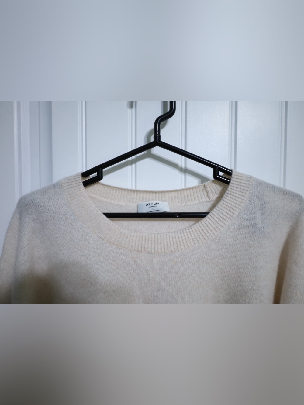 Aritzia Feather Cashmere Relaxed Crew Sweater Light Oatmeal Womens Size Large - Picture 3 of 10